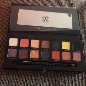 Brand New ABH Prism Palette